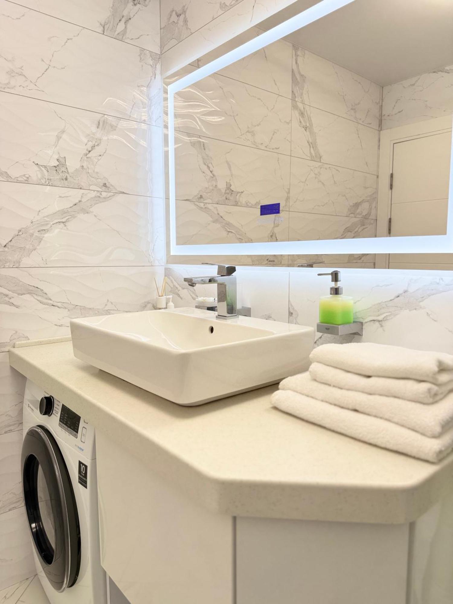 Modern Gagarina Avenue Apartment Dnipro Luaran gambar
